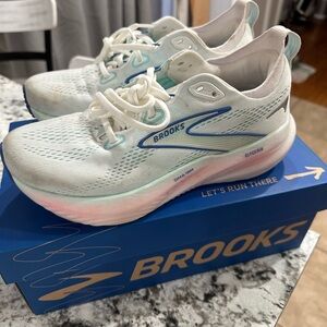 Brooks glycerin 22 7 wide
